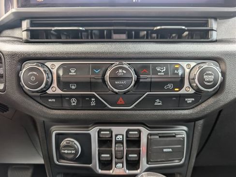 Used 2024 Jeep Gladiator Sport w/ Dual Top Group AWD/4WD image 23