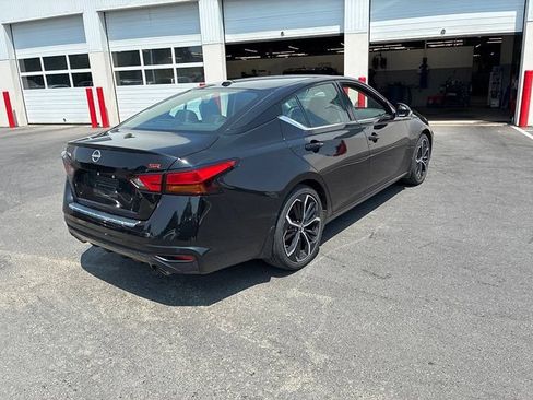 Used 2023 Nissan Altima 2.5 SR w/ SR Premium Package FWD image 9