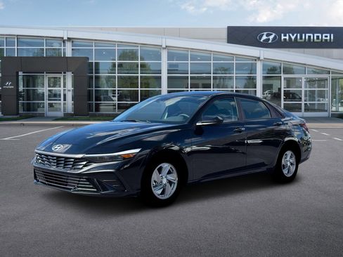 New 2026 Hyundai Elantra SE image 2