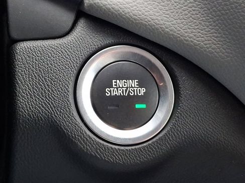 Used 2021 Chevrolet Equinox LS w/ LS Convenience Package FWD image 22