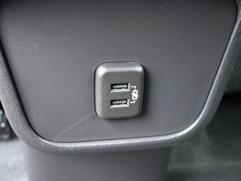 Used 2024 Chevrolet Equinox RS FWD image 15