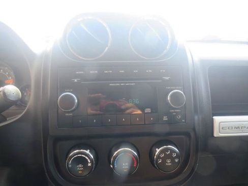 Used 2014 Jeep Compass Sport AWD/4WD image 17
