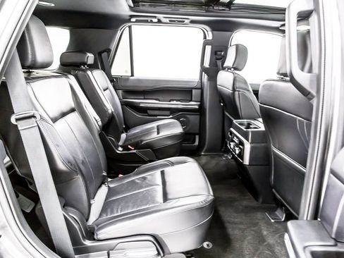 Used 2020 Ford Expedition XLT w/ Equipment Group 202A RWD image 32