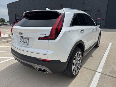 Used 2022 Cadillac XT4 Premium Luxury w/ Technology Package FWD image 3