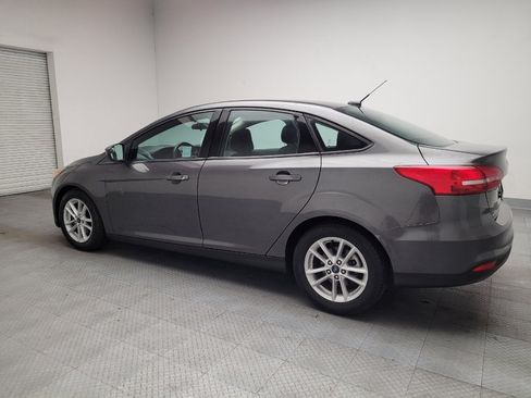 Used 2018 Ford Focus SE FWD image 3