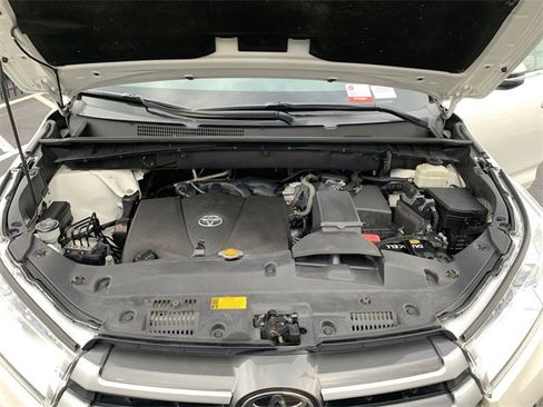 Used 2017 Toyota Highlander XLE image 16