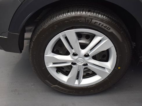 New 2025 Nissan Kicks Play S image 5