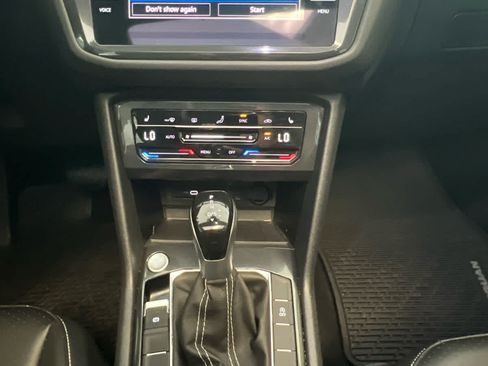 Used 2023 Volkswagen Tiguan SE w/ Panoramic Sunroof Package AWD/4WD image 16