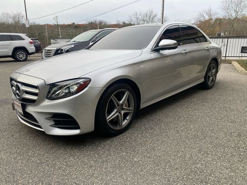 Used 2020 Mercedes-Benz E 350 4MATIC Sedan image 4