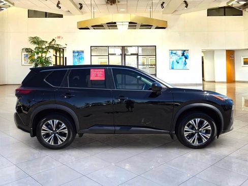 Used 2023 Nissan Rogue SV FWD image 4