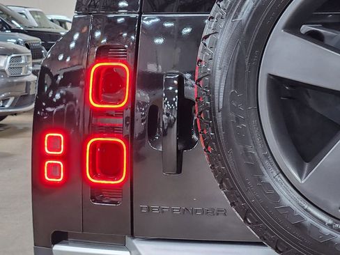 Used 2024 Land Rover Defender 130 S image 20