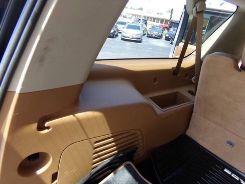Used 2016 Cadillac Escalade ESV Platinum AWD/4WD image 22
