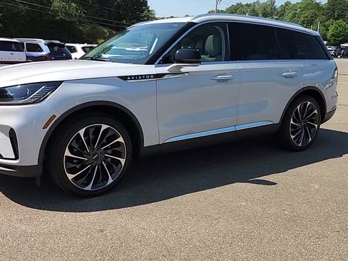 Used 2025 Lincoln Aviator Reserve w/ Luxury Package RWD image 3