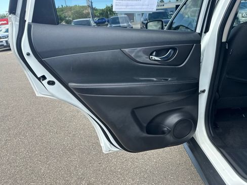Used 2019 Nissan Rogue SV AWD/4WD image 25
