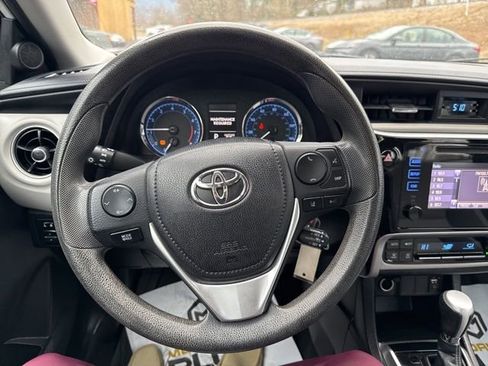 Used 2017 Toyota Corolla LE image 20