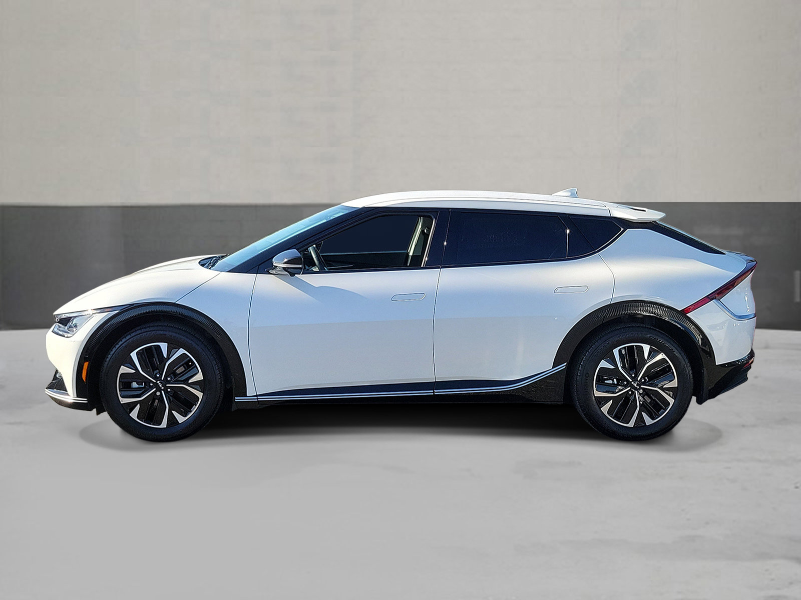 Used 2024 Kia EV6 Wind w/ Wind Technology Package RWD image 3