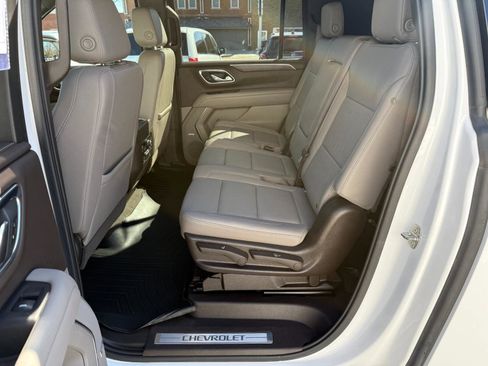 Used 2021 Chevrolet Suburban LT image 14