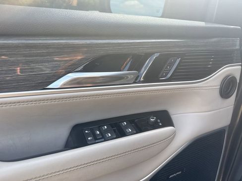 Used 2022 Jeep Wagoneer Series II w/ Premium Group I image 11