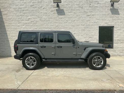 Used 2021 Jeep Wrangler Unlimited Sahara AWD/4WD image 11