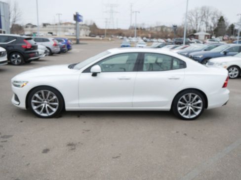 Used 2019 Volvo S60 T6 Momentum w/ Premium Package image 4