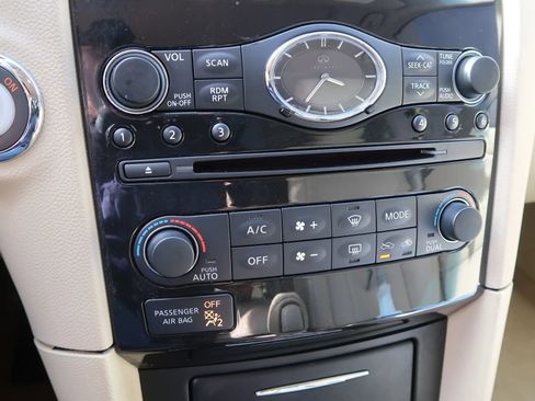 Used 2017 INFINITI QX70 3.7 w/ Premium Package image 34