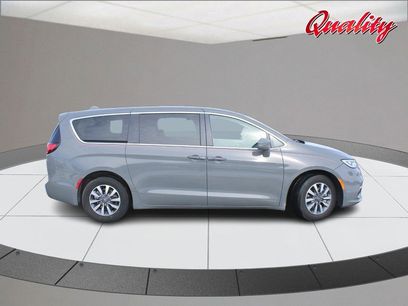 Used 2022 Chrysler Pacifica Touring-L