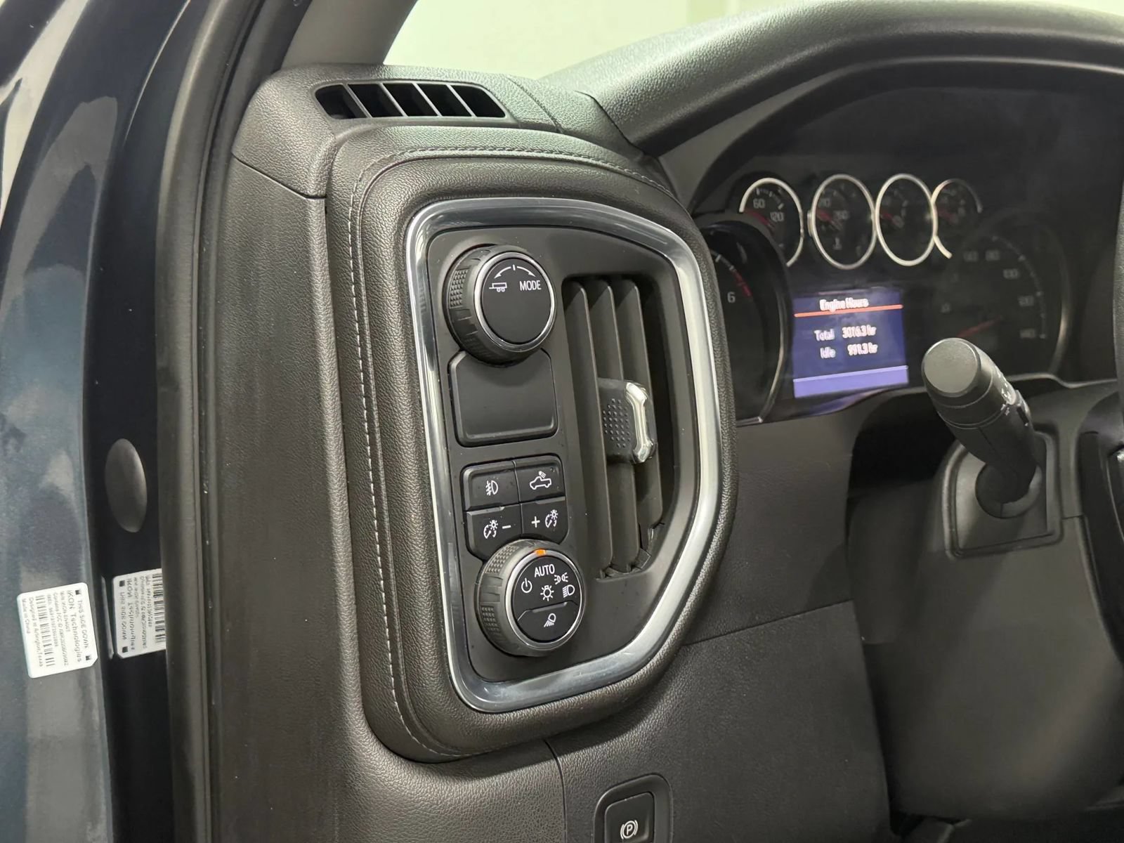 Used 2020 Chevrolet Silverado 1500 RST w/ Texas Edition RWD image 18
