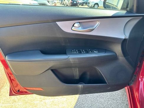 Used 2024 Kia Forte LXS w/ LXS Technology Package FWD image 8