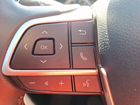 Used 2024 Toyota Highlander LE image 22