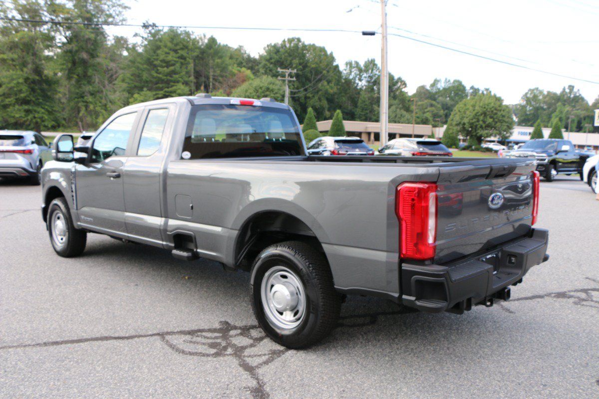 Used 2026 Ford F250 XL RWD image 3