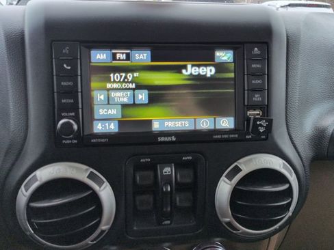 Used 2017 Jeep Wrangler Unlimited Sahara w/ Max Tow Package image 15