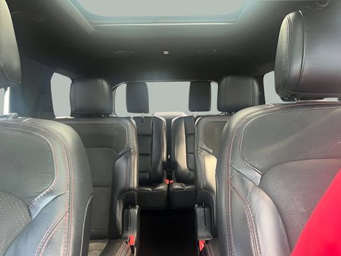 Used 2018 Ford Explorer XLT w/ Equipment Group 202A AWD/4WD image 25