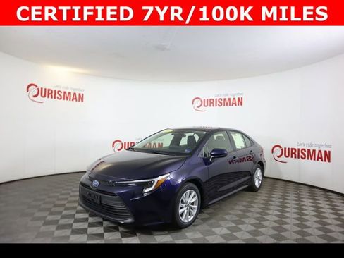 Used 2025 Toyota Corolla LE w/ LE Premium Package image 4