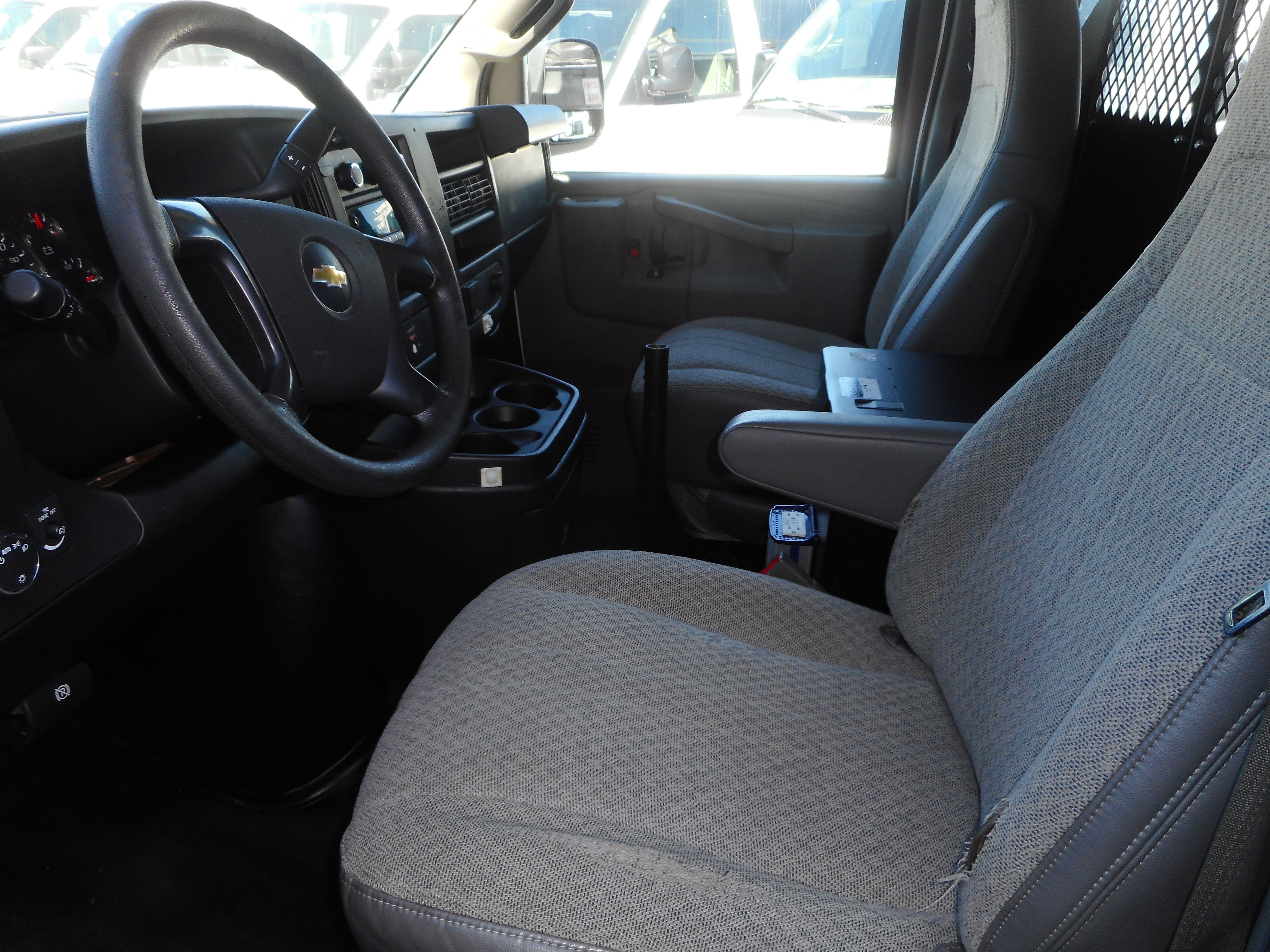 Used 2016 Chevrolet Express 2500 RWD image 12