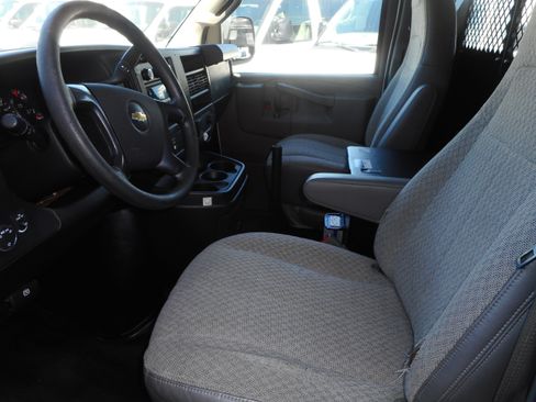 Used 2016 Chevrolet Express 2500 RWD image 12