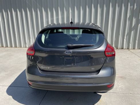 Used 2018 Ford Focus SE FWD image 4