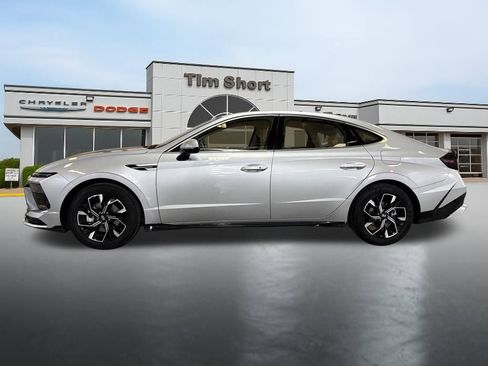 Used 2025 Hyundai Sonata SEL FWD image 2