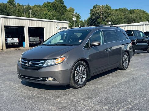 Used 2015 Honda Odyssey Touring image 2