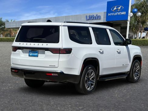 Used 2024 Jeep Wagoneer Series II w/ Flexible Seating Group RWD image 3