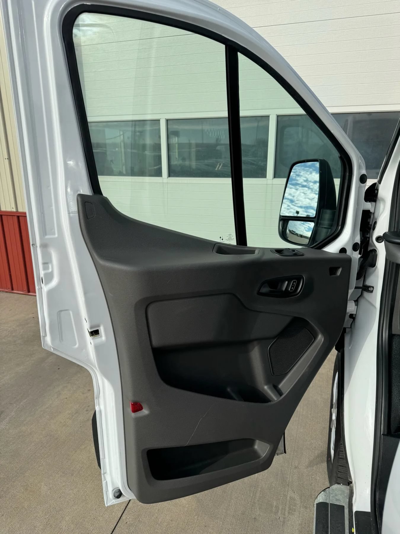 Used 2024 Ford Transit 250 Low Roof w/ Exterior Upgrade Package RWD image 4