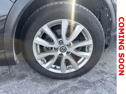 Used 2021 Nissan Rogue Sport SV image 3