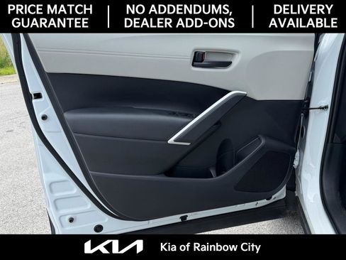 Used 2025 Toyota Corolla Cross L FWD image 11