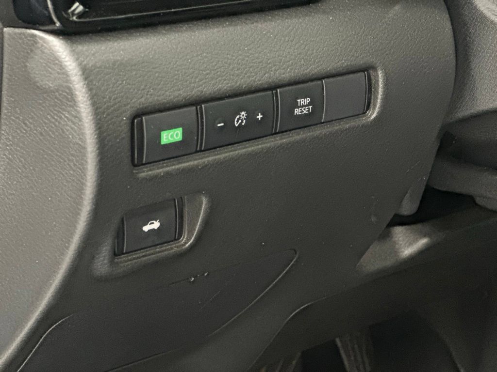 Used 2025 Nissan Sentra SR w/ SR Premium Package FWD image 16