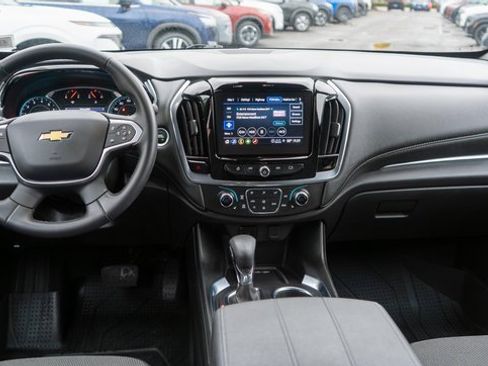 Used 2023 Chevrolet Traverse LT image 17