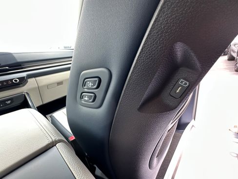 New 2026 Kia Carnival EX FWD image 17
