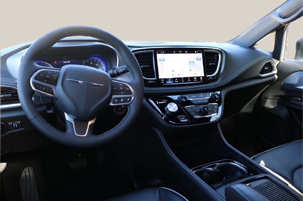 Used 2026 Chrysler Pacifica Limited FWD image 14