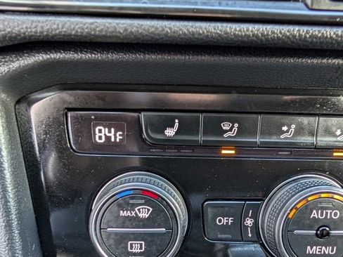 Used 2024 Volkswagen Taos SE image 4