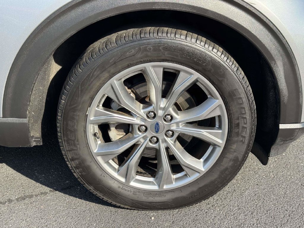 Used 2020 Ford Explorer XLT w/ Equipment Group 202A AWD/4WD image 29