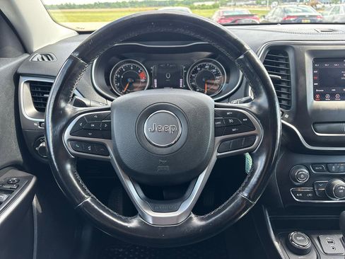 Used 2020 Jeep Cherokee Latitude w/ Cold Weather Group image 13