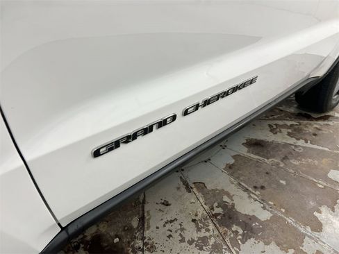 Used 2019 Jeep Grand Cherokee Limited image 28